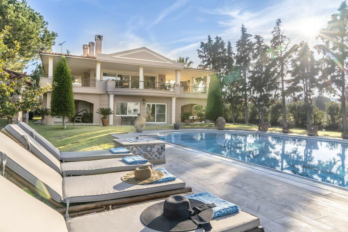 Sea front villa for rent in Evia