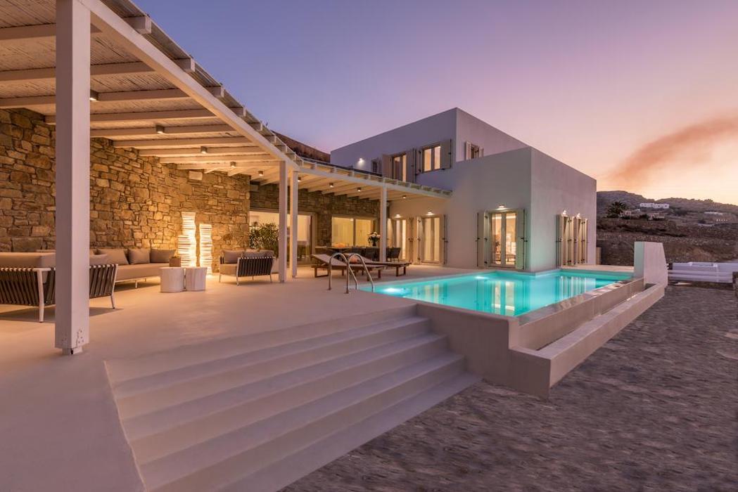 Great Rental Villa at Elia Beach Mykonos. Mykonos villas on the beach. Beachfront villa Mykonos. Mykonos villas for rent. Villas in Mykonos 2020.