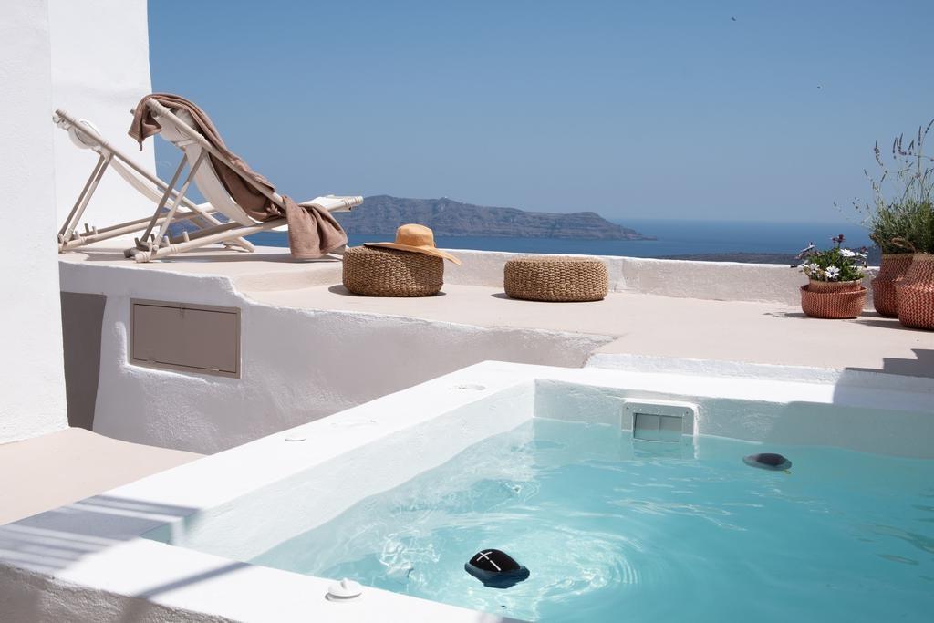 Caldera suite at Fira Santorini (10)